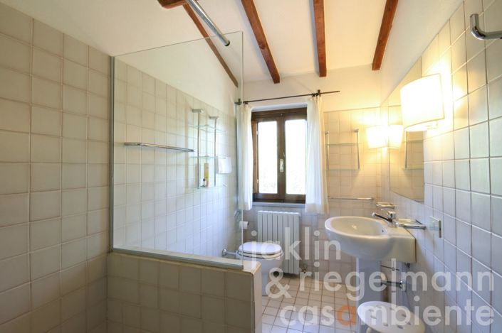 Image No.50-9 Bed Farmhouse for sale