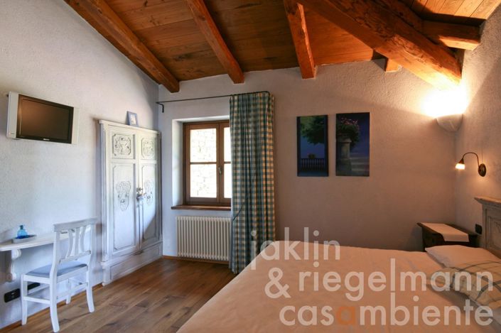 Image No.32-8 Bed Country House for sale