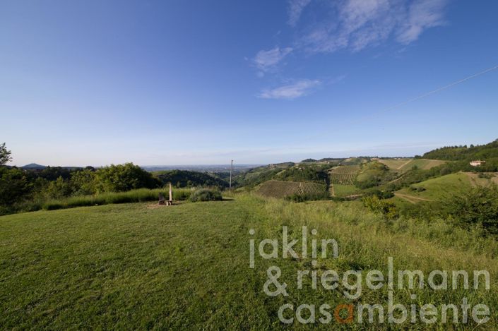 Image No.19-8 Bed House for sale