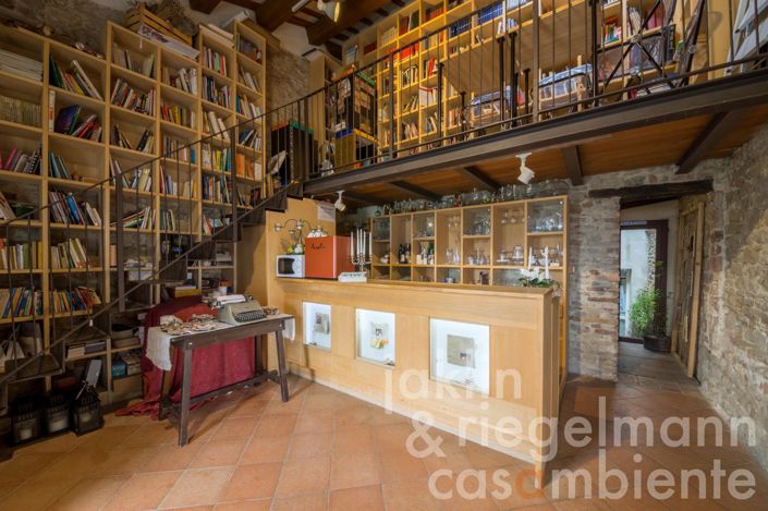 Image No.23-8 Bed House for sale