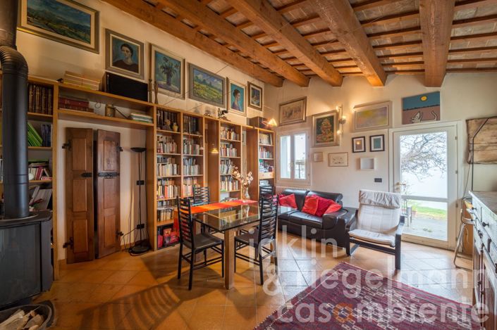 Image No.24-8 Bed House for sale