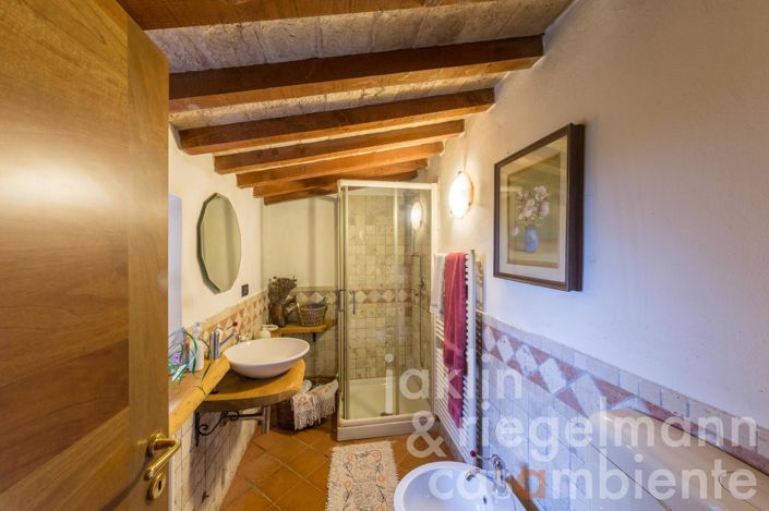 Image No.27-8 Bed House for sale