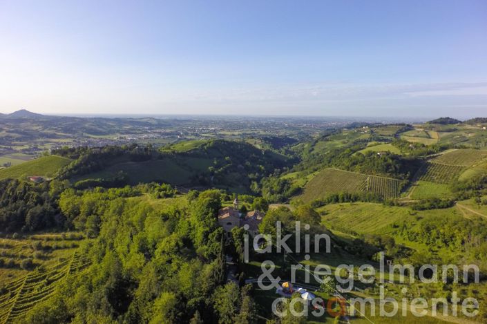 Image No.3-8 Bed House for sale