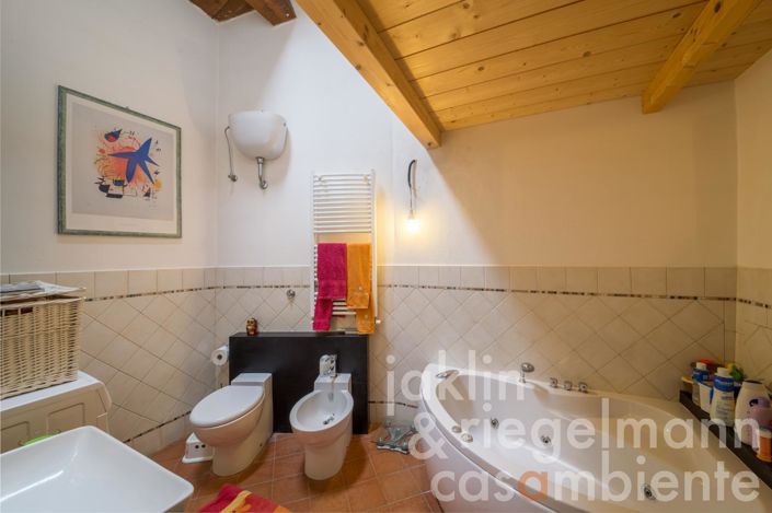 Image No.34-8 Bed House for sale