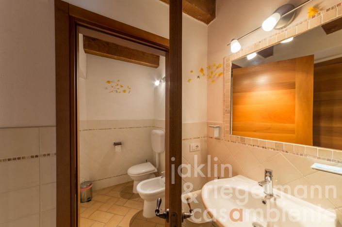 Image No.36-8 Bed House for sale