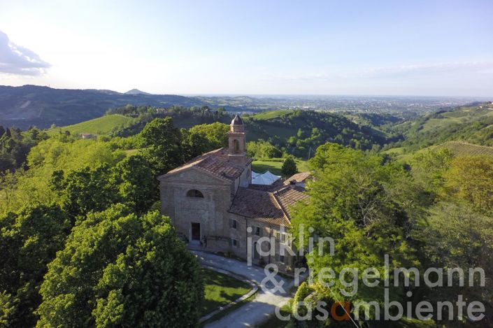 Image No.6-8 Bed House for sale