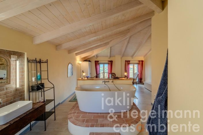 Image No.18-3 Bed Townhouse for sale