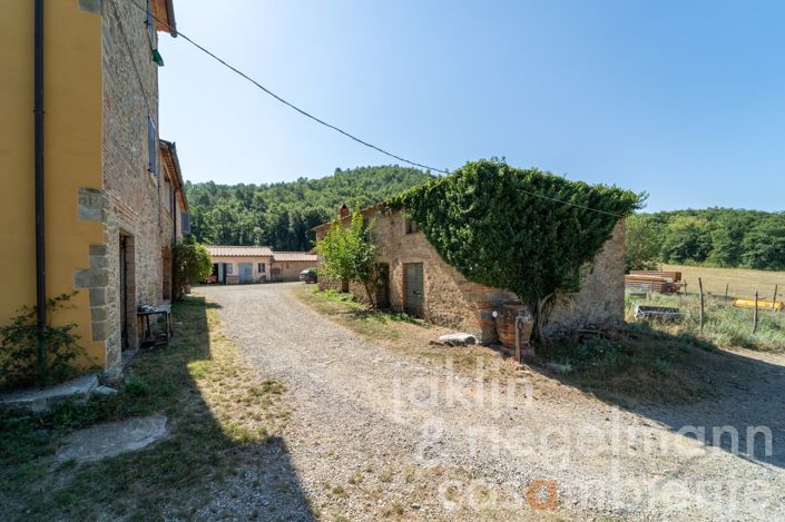 Image No.10-11 Bed Farmhouse for sale