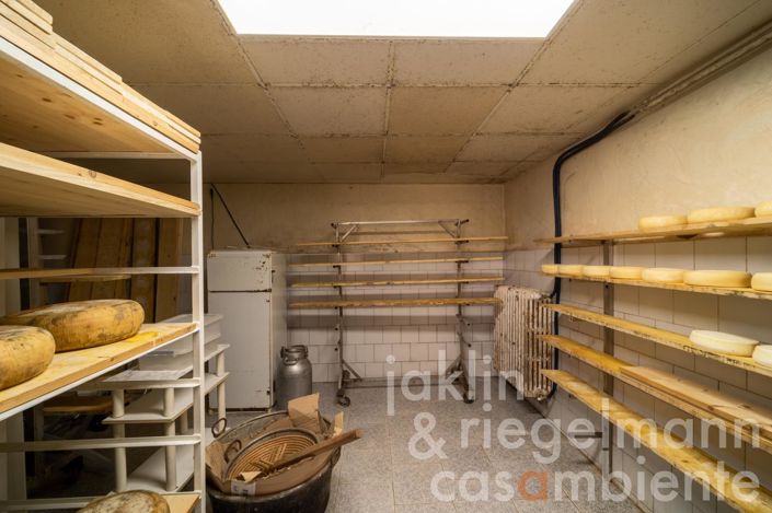 Image No.50-11 Bed Farmhouse for sale