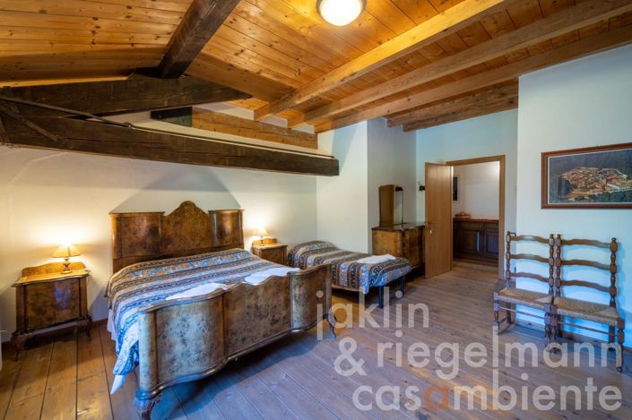 Image No.34-10 Bed Farmhouse for sale