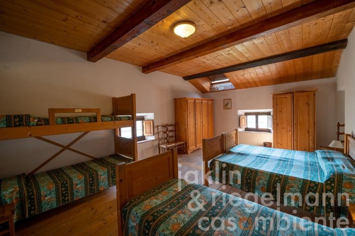 Image No.36-10 Bed Farmhouse for sale