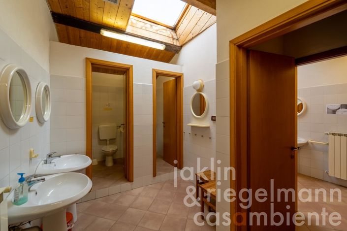 Image No.39-10 Bed Farmhouse for sale