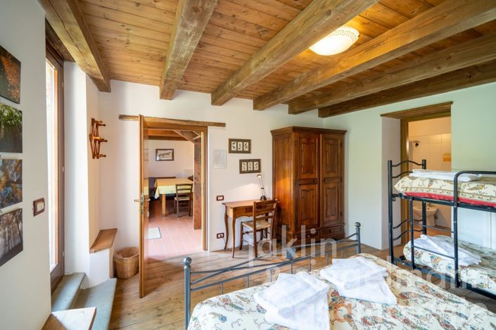 Image No.50-10 Bed Farmhouse for sale