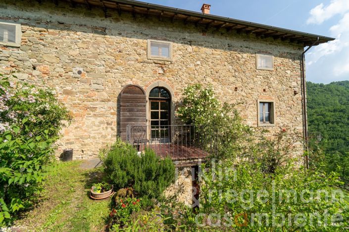 Image No.6-10 Bed Farmhouse for sale