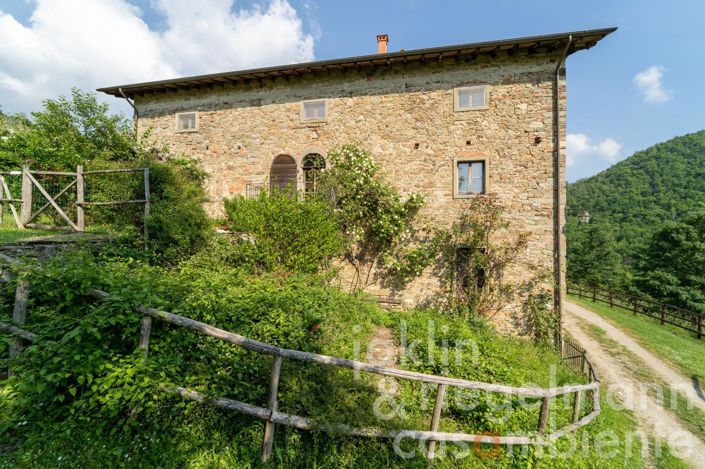 Image No.9-10 Bed Farmhouse for sale