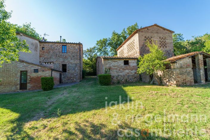 Image No.1-5 Bed Farmhouse for sale