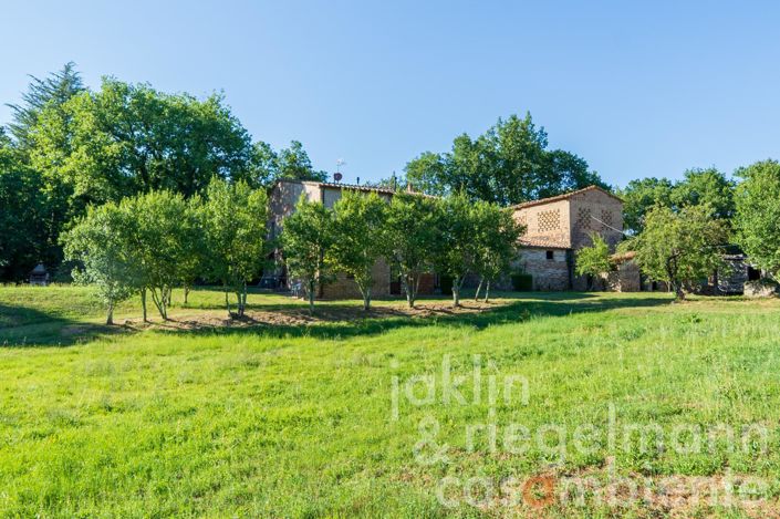 Image No.10-5 Bed Farmhouse for sale