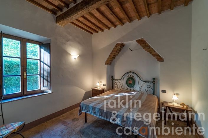 Image No.16-5 Bed Farmhouse for sale