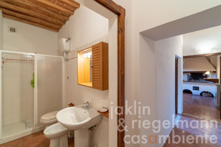 Image No.22-5 Bed Farmhouse for sale