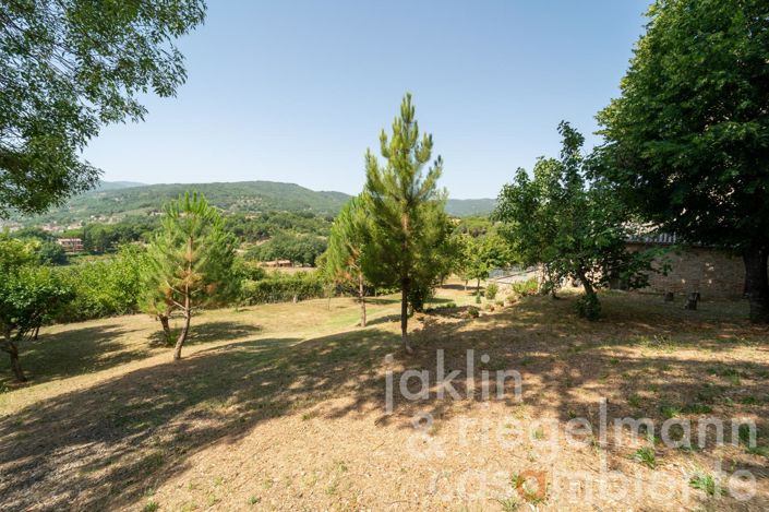 Image No.10-35 Bed House for sale