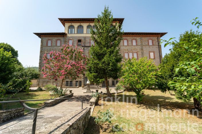 Image No.17-35 Bed House for sale