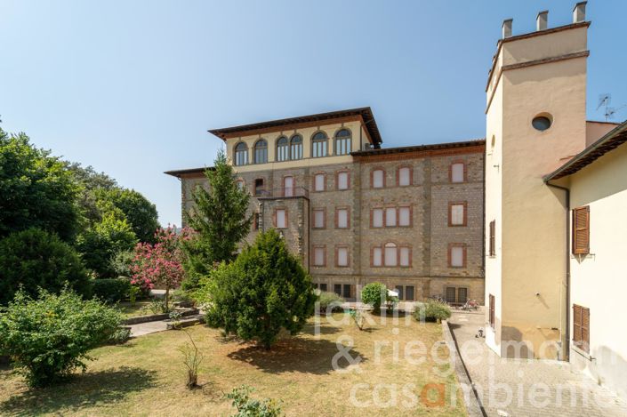 Image No.19-35 Bed House for sale