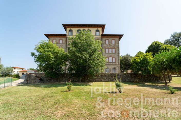 Image No.2-35 Bed House for sale