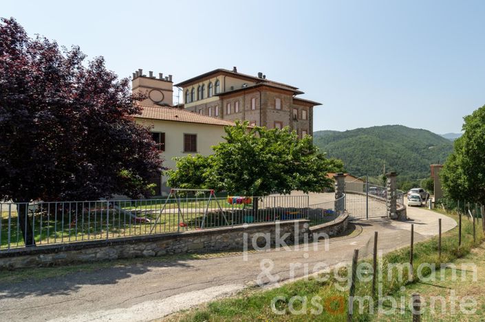 Image No.29-35 Bed House for sale