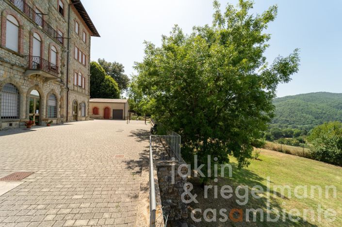 Image No.35-35 Bed House for sale