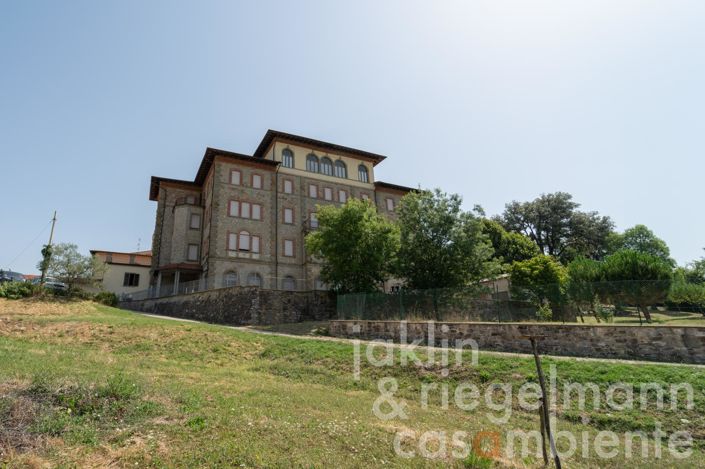 Image No.4-35 Bed House for sale