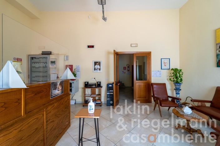 Image No.52-35 Bed House for sale