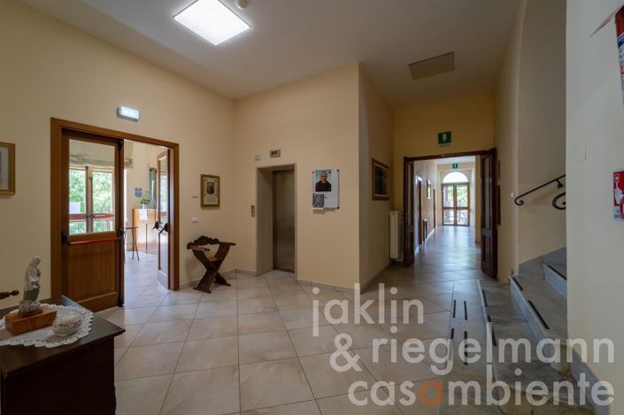 Image No.53-35 Bed House for sale