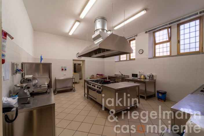 Image No.57-35 Bed House for sale