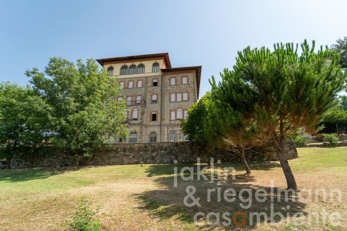 Image No.7-35 Bed House for sale