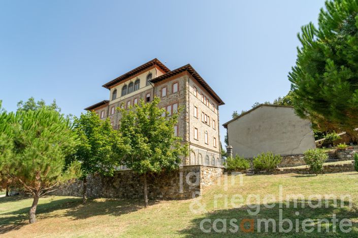 Image No.8-35 Bed House for sale