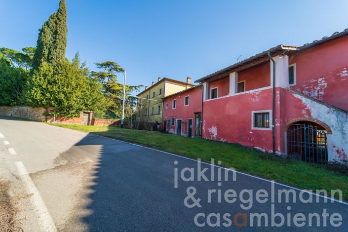 Image No.11-27 Bed Villa for sale