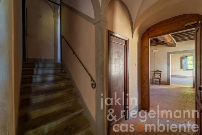 Image No.13-27 Bed Villa for sale