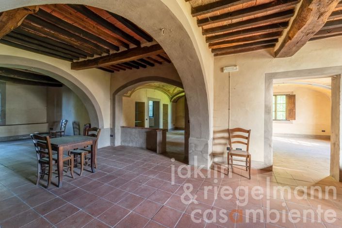 Image No.14-27 Bed Villa for sale