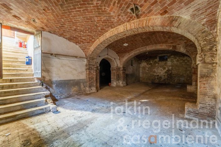 Image No.16-27 Bed Villa for sale