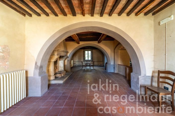 Image No.17-27 Bed Villa for sale