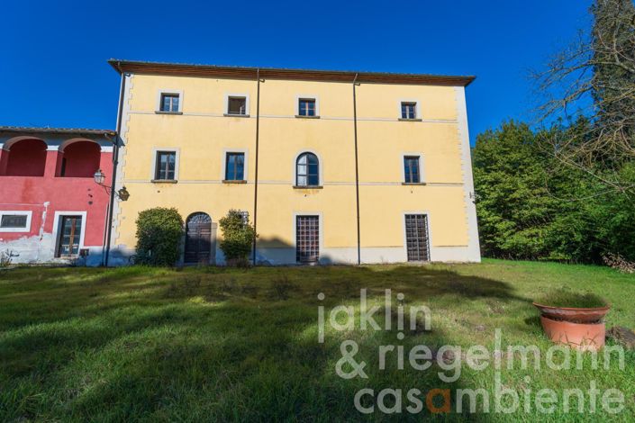 Image No.2-27 Bed Villa for sale