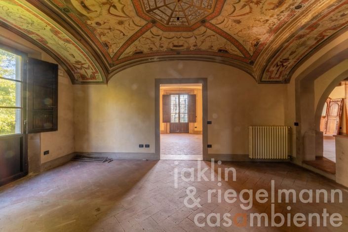 Image No.21-27 Bed Villa for sale