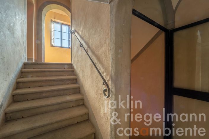 Image No.22-27 Bed Villa for sale