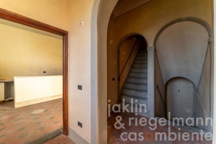 Image No.23-27 Bed Villa for sale