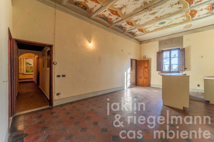 Image No.25-27 Bed Villa for sale