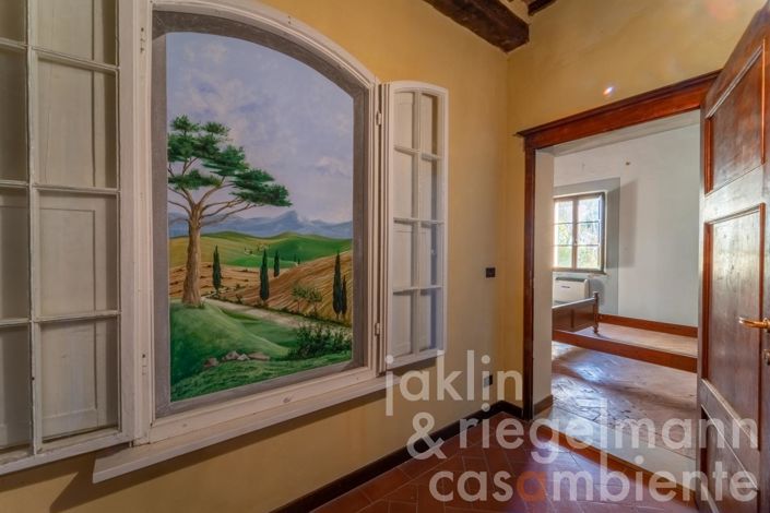 Image No.27-27 Bed Villa for sale