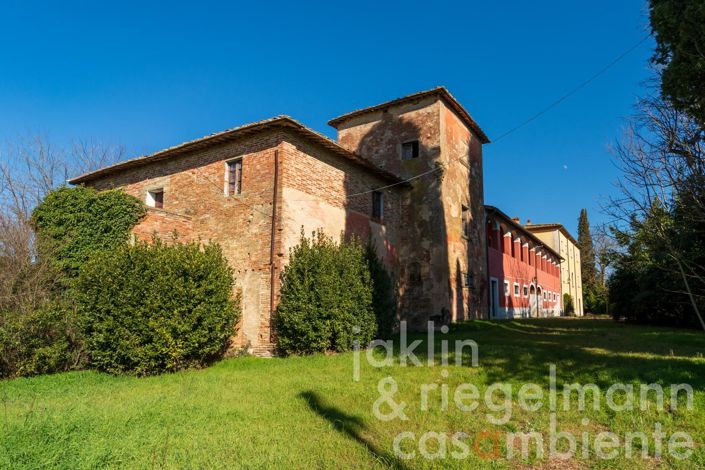 Image No.3-27 Bed Villa for sale