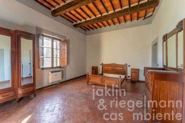 Image No.30-27 Bed Villa for sale