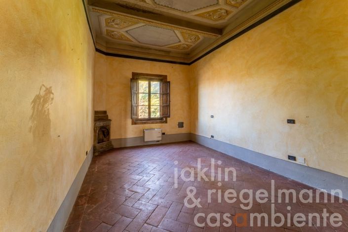 Image No.31-27 Bed Villa for sale