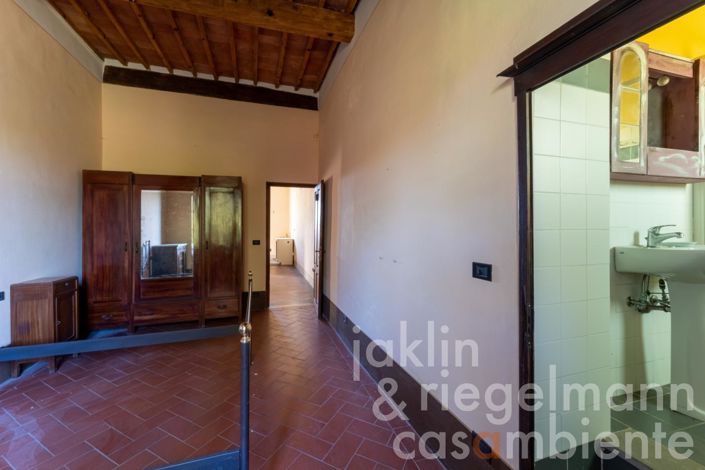 Image No.32-27 Bed Villa for sale